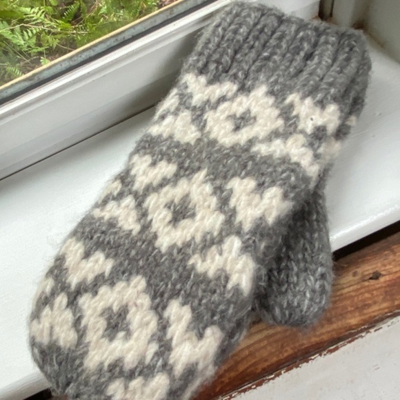 Anthropologie Wooly Soft Fair Isle Mittens - Picture 1 of 4